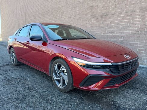 Used 2025 Hyundai Elantra Blue image 7