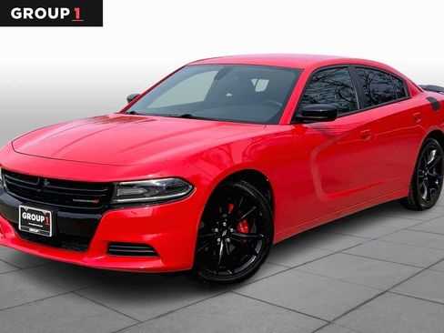 Used 2018 Dodge Charger SXT w/ Blacktop Package image 1