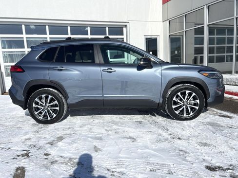 Used 2025 Toyota Corolla Cross XLE w/ Convenience Package image 10