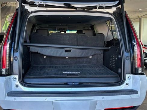 Used 2016 Cadillac Escalade ESV Luxury image 32
