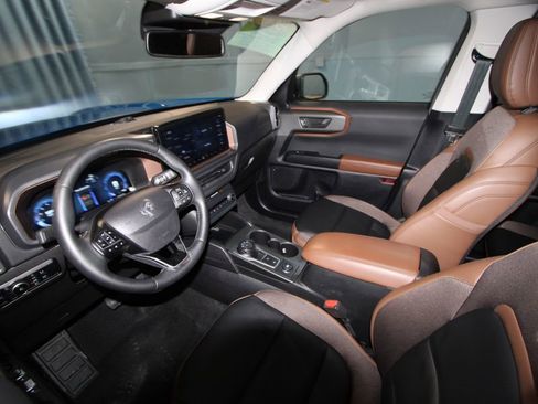 Used 2025 Ford Bronco Sport Outer Banks w/ Outer Banks Tech Package+ image 2