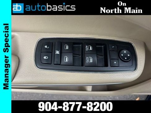 Used 2013 Chrysler 300 AWD w/ Driver Convenience Group image 25