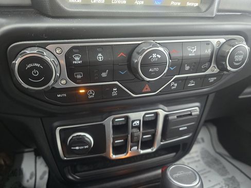 Used 2023 Jeep Gladiator Overland image 21