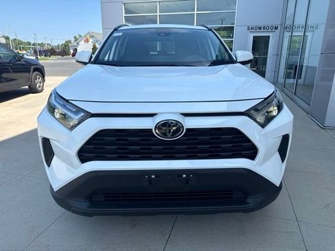 Used 2025 Toyota RAV4 XLE AWD/4WD image 2