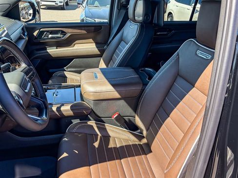 Used 2026 GMC Yukon Denali Ultimate w/ LPO, Floor Liner Package image 9