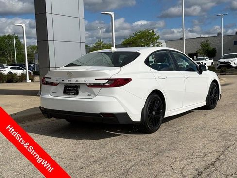 Used 2025 Toyota Camry SE w/ Convenience Package FWD image 3