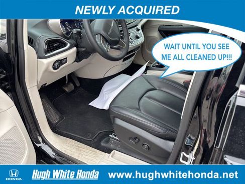 Used 2024 Chrysler Pacifica Touring-L image 4