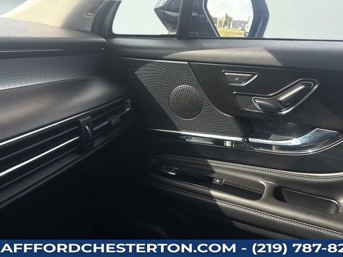 Used 2024 Lincoln Corsair AWD image 13