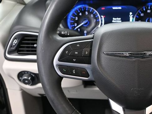 Used 2024 Chrysler Pacifica Touring-L FWD image 26
