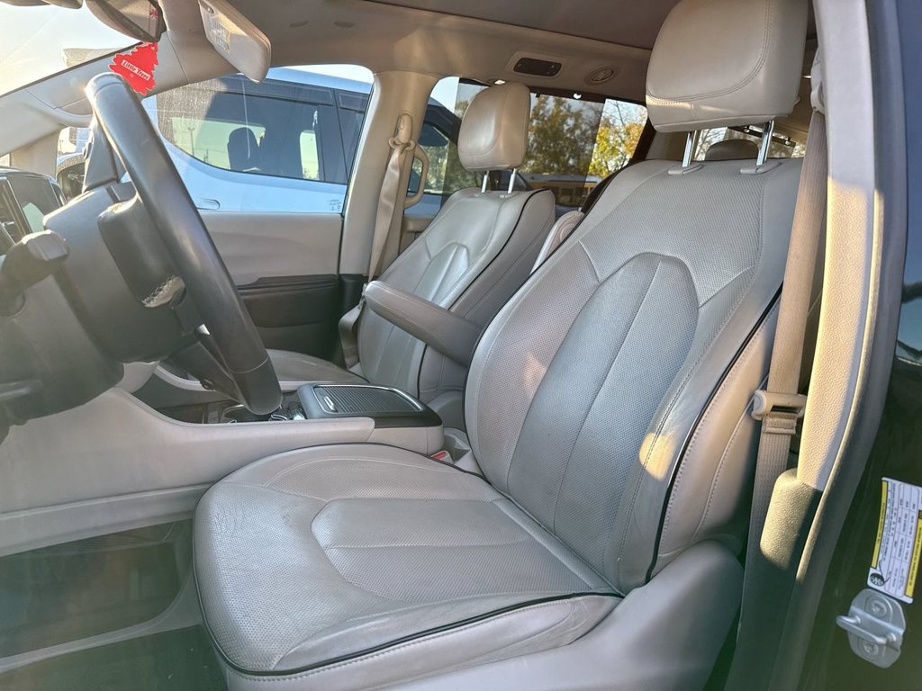 Used 2021 Chrysler Pacifica Limited AWD/4WD image 17