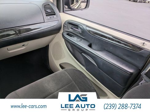 Used 2013 Dodge Grand Caravan SXT w/ Entertainment Group 1 FWD image 16