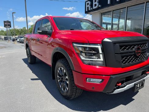 Used 2023 Nissan Titan PRO-4X w/ Pro-4x Convenience Package AWD/4WD image 4