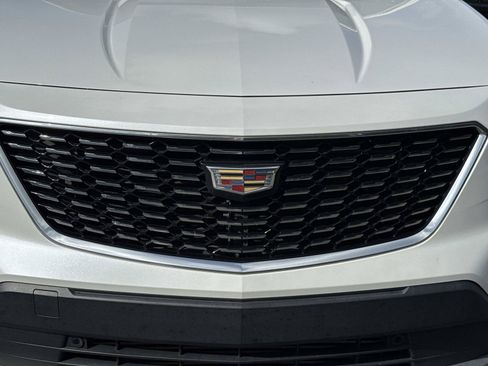 Used 2021 Cadillac XT4 Premium Luxury w/ Cold Weather Package FWD image 8