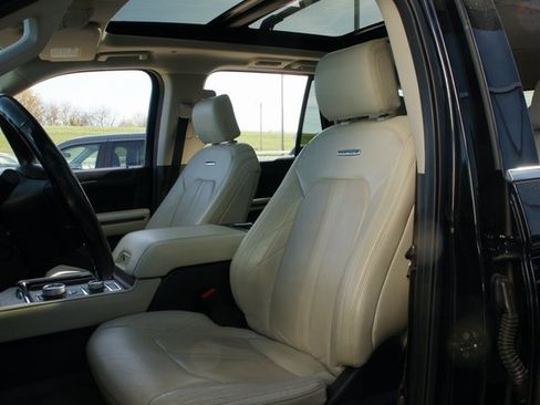Used 2020 Ford Expedition Platinum image 17