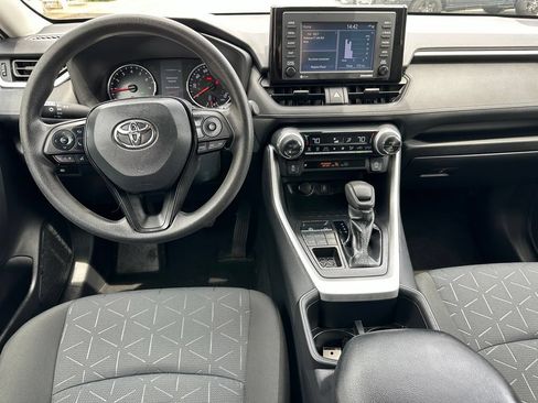 Used 2022 Toyota RAV4 XLE AWD/4WD image 4