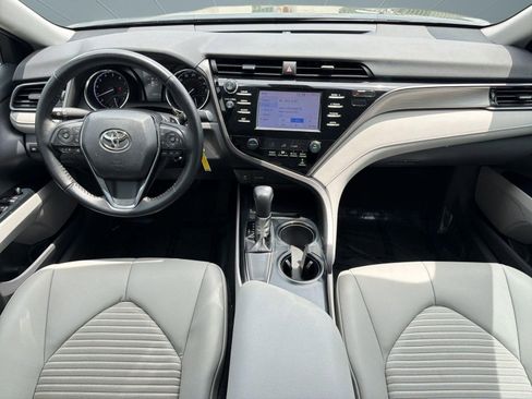 Used 2019 Toyota Camry SE FWD image 14