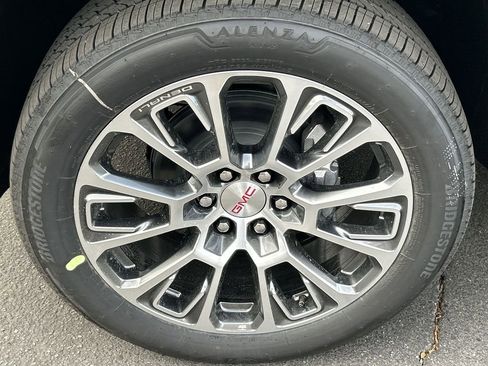 Used 2026 GMC Yukon XL Denali w/ Sun & Power Step Package image 34