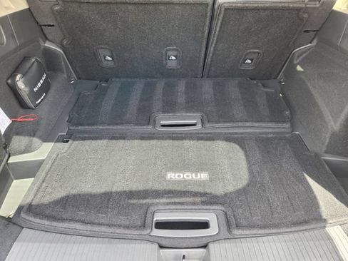 Used 2025 Nissan Rogue Platinum FWD image 30