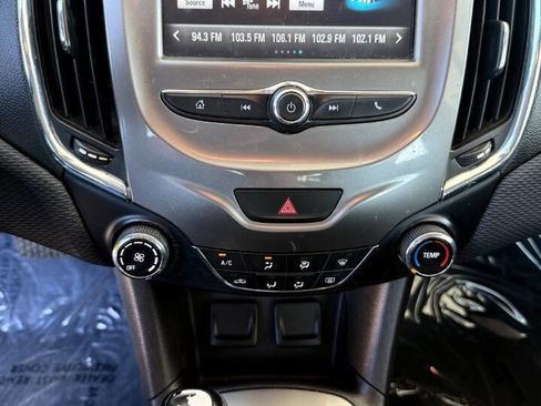 Used 2018 Chevrolet Cruze LT image 16