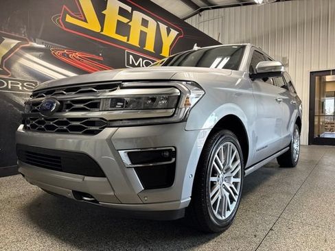 Used 2024 Ford Expedition Platinum AWD/4WD image 2