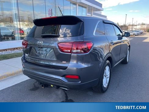 Used 2019 Kia Sorento LX image 8
