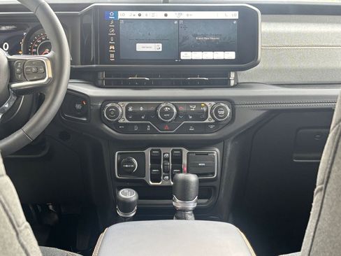 Used 2025 Jeep Wrangler Unlimited Sahara AWD/4WD image 17