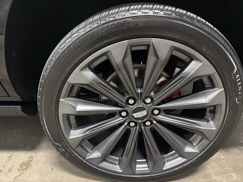 Used 2025 Cadillac Escalade V AWD/4WD image 11