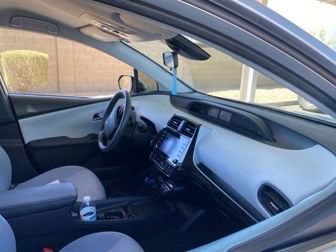 Used 2022 Toyota Prius LE FWD image 5
