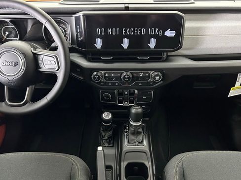 New 2025 Jeep Gladiator Sport image 25