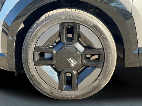 Certified 2025 Kia EV9 GT-Line image 27