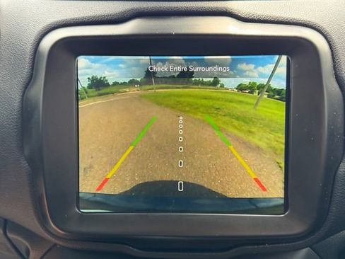 Used 2023 Jeep Renegade Latitude AWD/4WD image 17