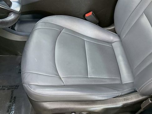 Used 2023 Buick Enclave Essence image 21