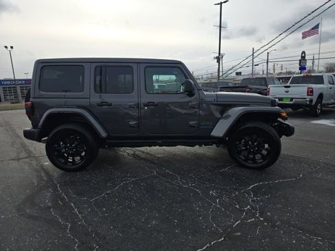 Used 2025 Jeep Wrangler Unlimited Sahara w/ Safety Group image 7