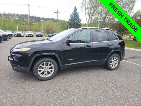 Used 2018 Jeep Cherokee Latitude Plus w/ Cold Weather Group AWD/4WD image 1