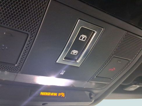 Used 2025 Land Rover Discovery Sport Dynamic SE image 28