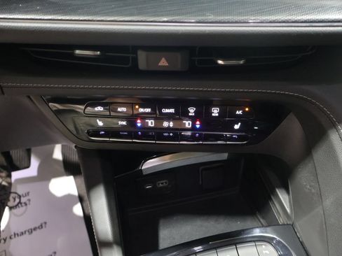 Used 2023 Buick Envision Preferred AWD/4WD image 28
