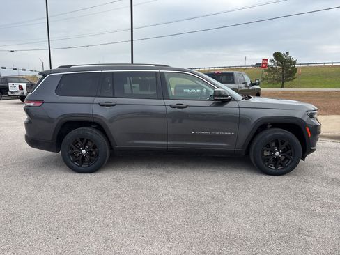 Used 2022 Jeep Grand Cherokee L Limited image 7