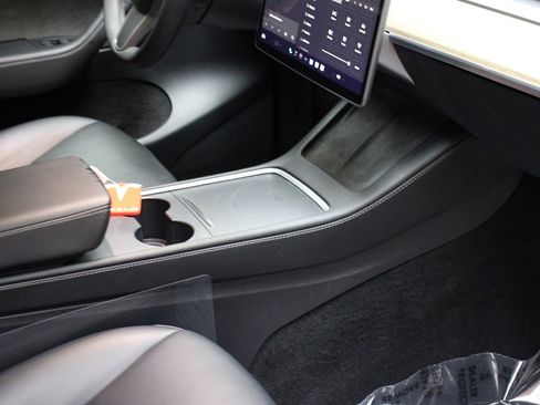 Used 2023 Tesla Model Y Performance image 21