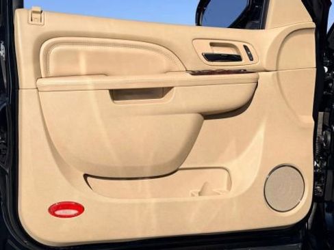 Used 2012 Cadillac Escalade Luxury image 12