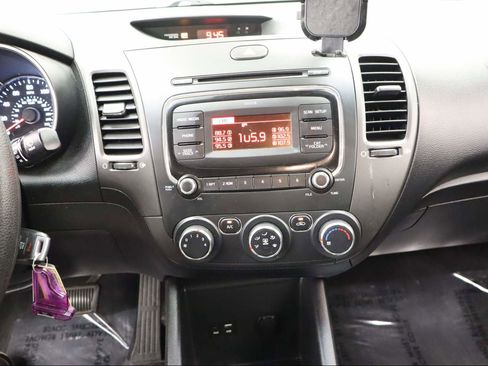 Used 2017 Kia Forte LX image 10