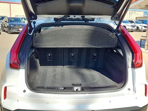 Used 2024 Cadillac XT4 Premium Luxury image 6