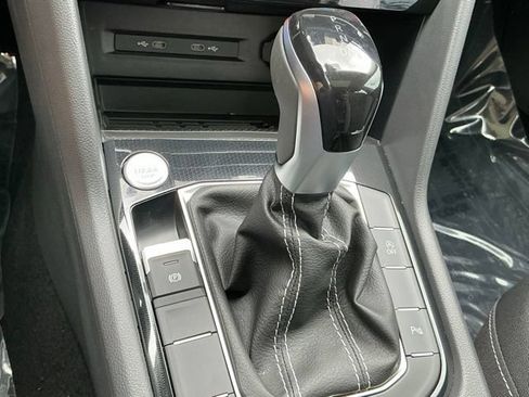 New 2026 Volkswagen Taos SE FWD image 24