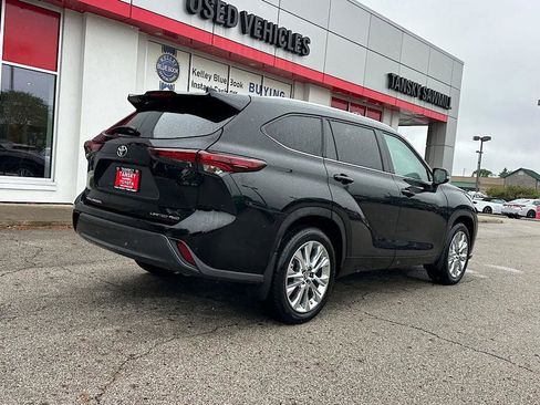 Certified 2024 Toyota Highlander Limited AWD/4WD image 6
