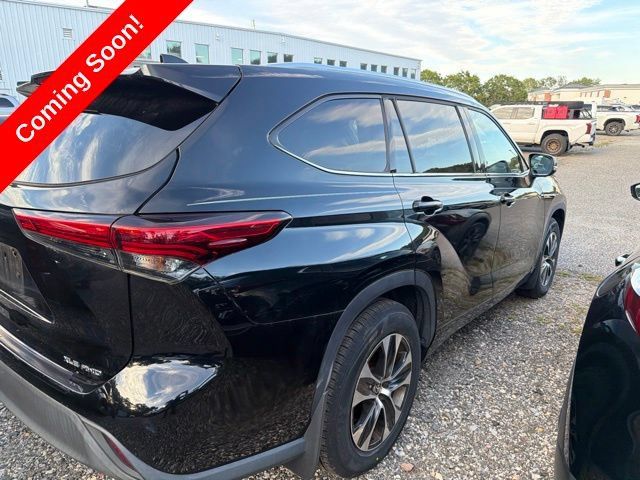 Certified 2020 Toyota Highlander XLE AWD/4WD image 6