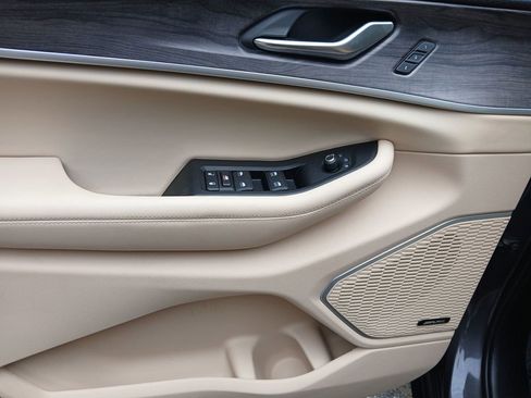 Used 2022 Jeep Grand Cherokee L Limited RWD image 18