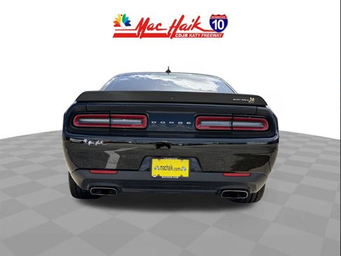Used 2022 Dodge Challenger R/T Scat Pack RWD image 4
