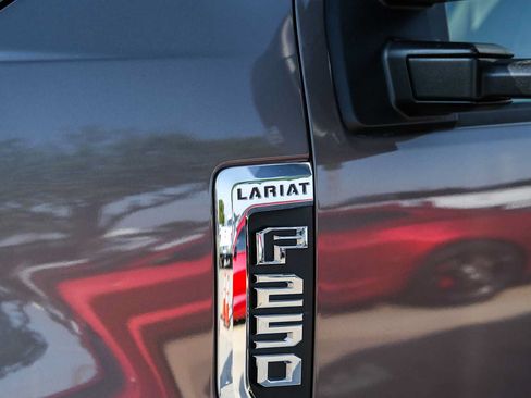 Used 2022 Ford F250 Lariat w/ Lariat Value Package AWD/4WD image 4