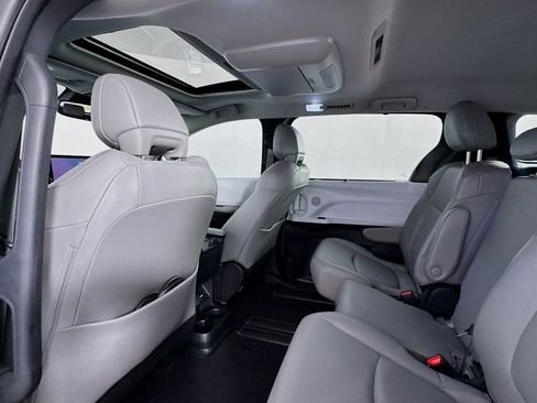 Used 2025 Toyota Sienna XLE w/ XLE Plus Package image 19