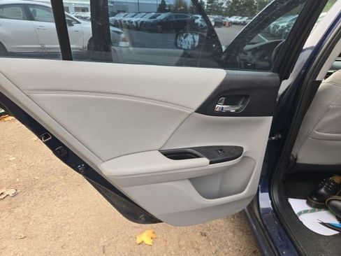 Used 2015 Honda Accord EX-L image 27