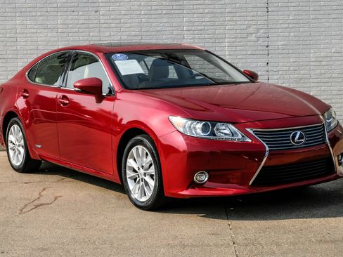 Used 2014 Lexus ES 300h w/ Luxury Package w/Bamboo Trim FWD image 6